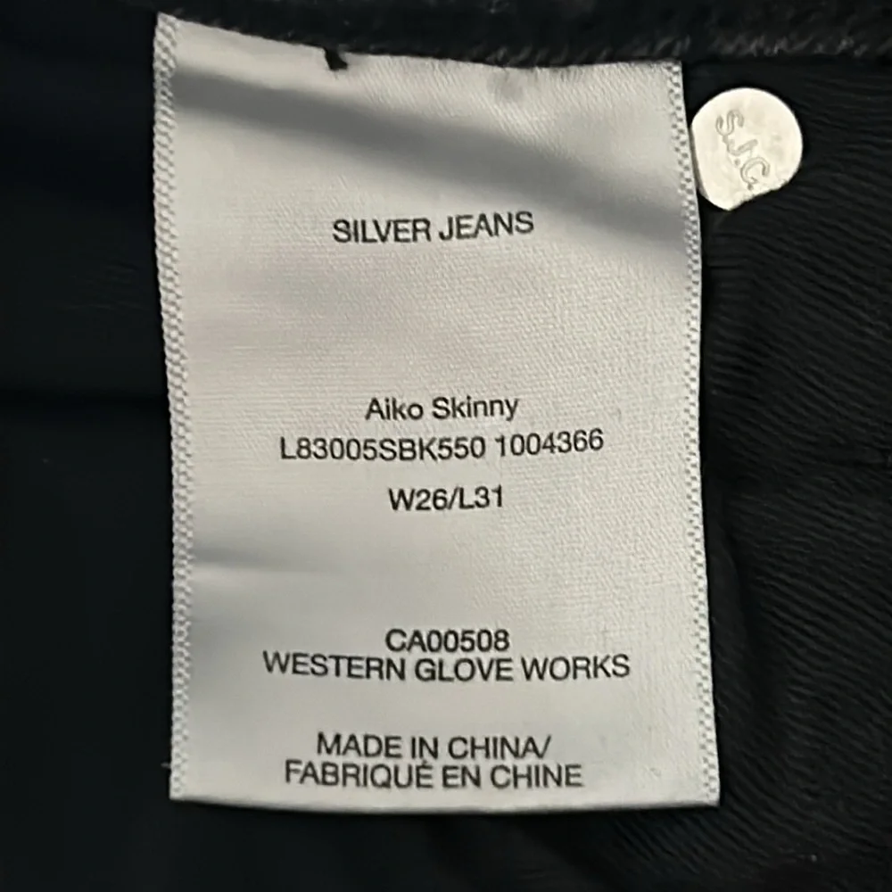 Silver Aiko Skinny jeans in black distressed size 26